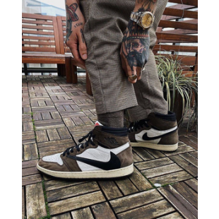 나이키 x 트래비스 스캇 x 프라그먼트 조던1 레트로 하이 OG SP 모카