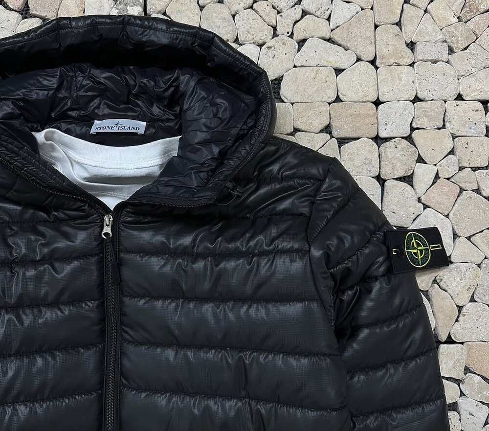 스톤아일랜드 와펜포인트 경량 후드패딩