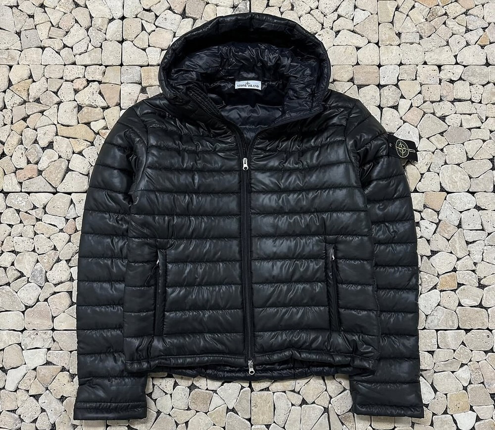 스톤아일랜드 와펜포인트 경량 후드패딩