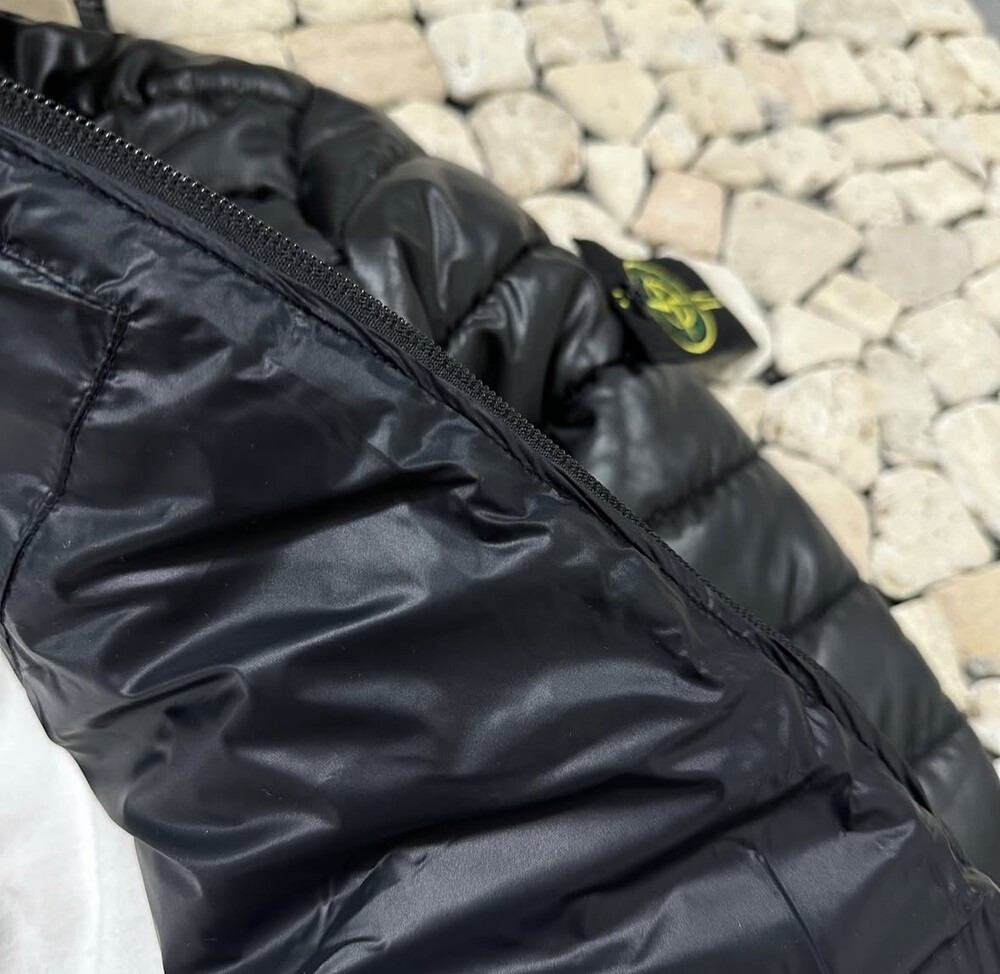 스톤아일랜드 와펜포인트 경량 후드패딩