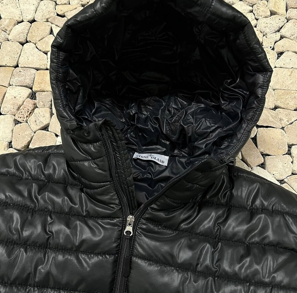 스톤아일랜드 와펜포인트 경량 후드패딩