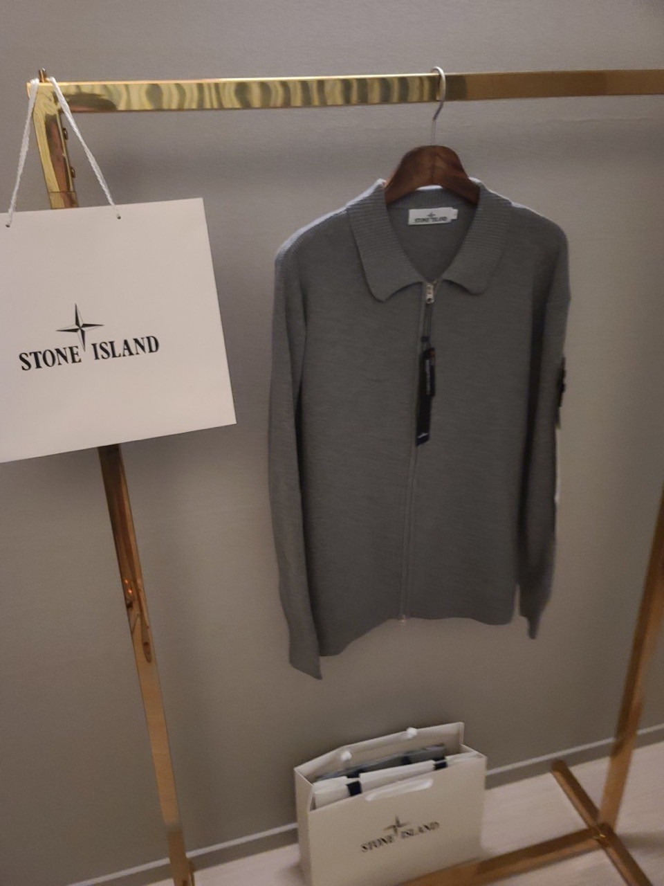 스톤아일랜드 집업카라니트 신상