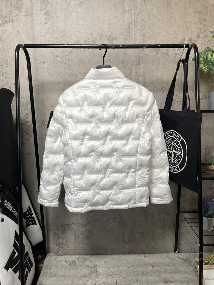 스톤아일랜드 패턴 경중량 패딩