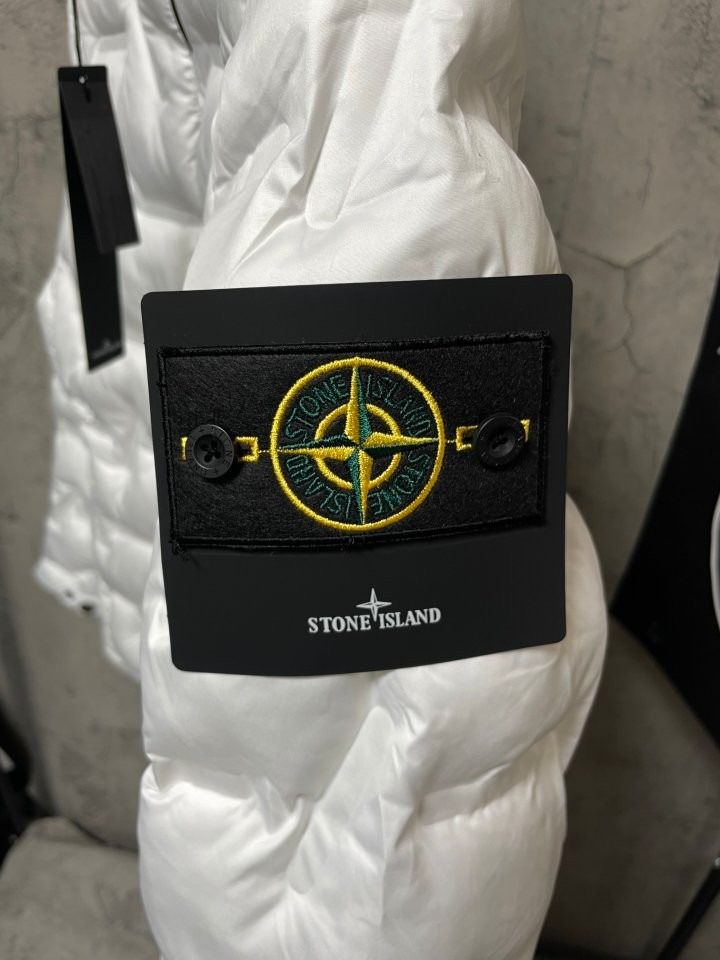 스톤아일랜드 패턴 경중량 패딩