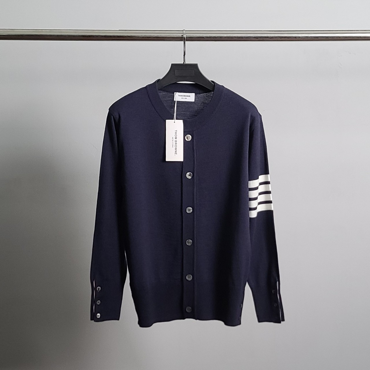 톰브라운 사선완장 라운드 가디건