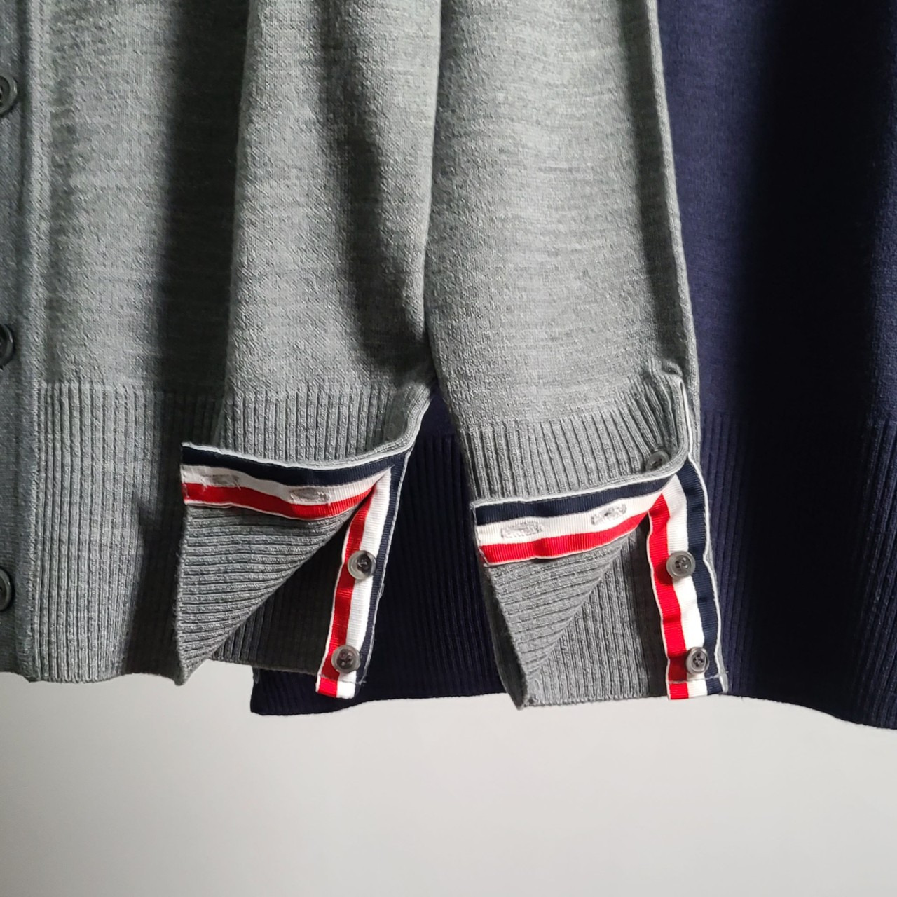 톰브라운 사선완장 라운드 가디건