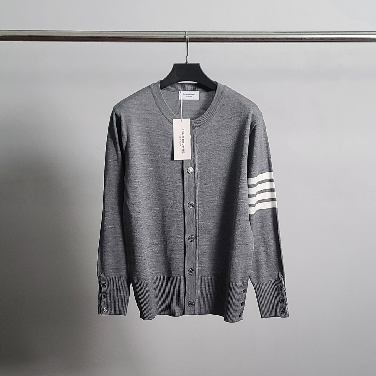 톰브라운 사선완장 라운드 가디건
