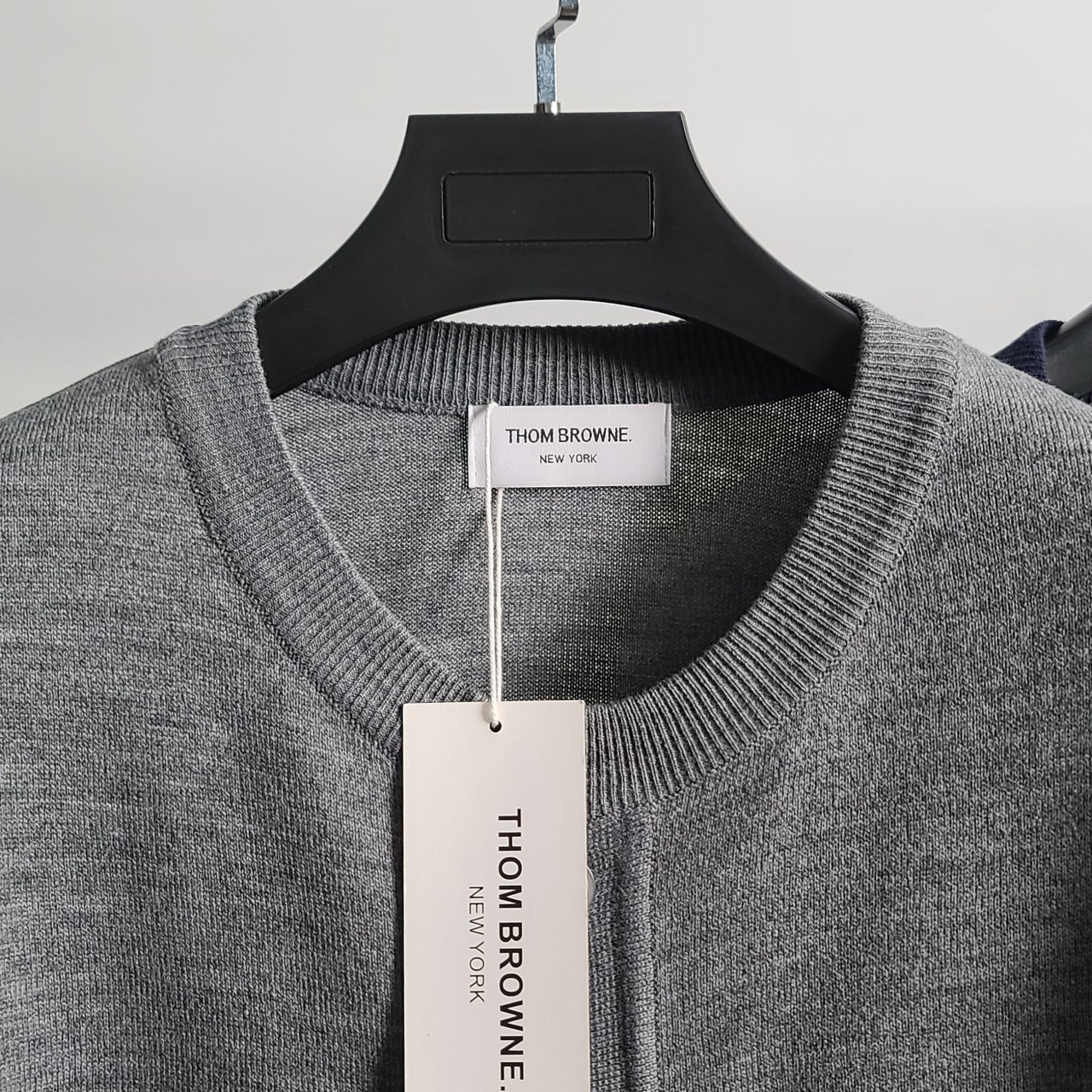 톰브라운 사선완장 라운드 가디건