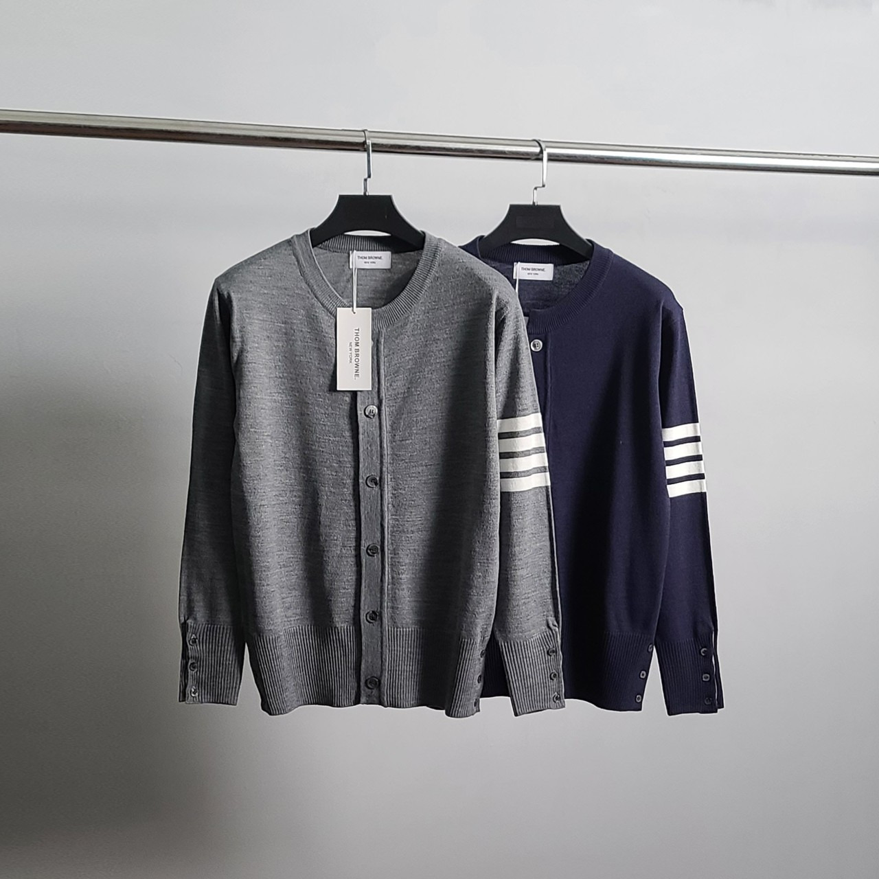 톰브라운 사선완장 라운드 가디건