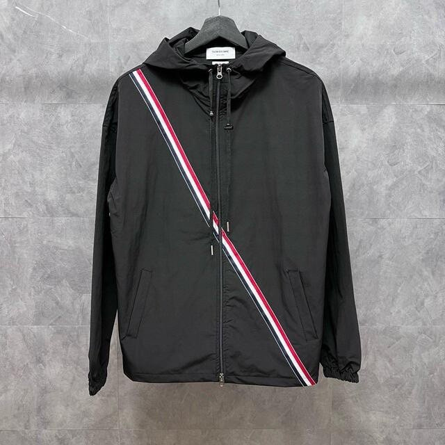 톰브라운 사선 스트라이프 바람막이