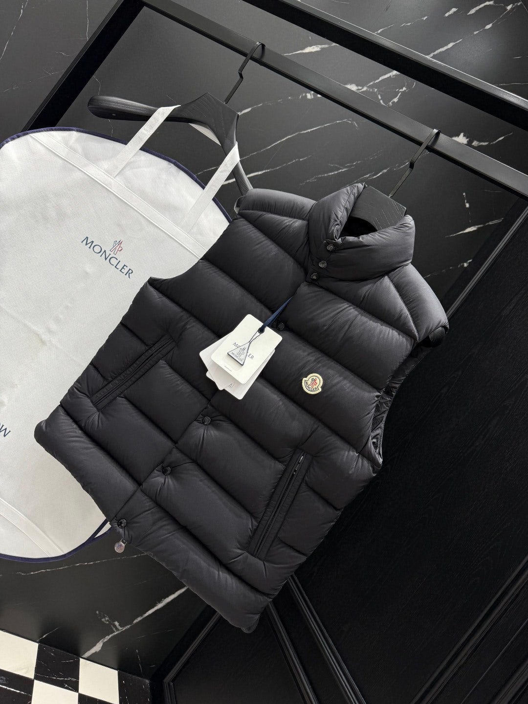 몽클레어 맨즈 티브 조끼패딩