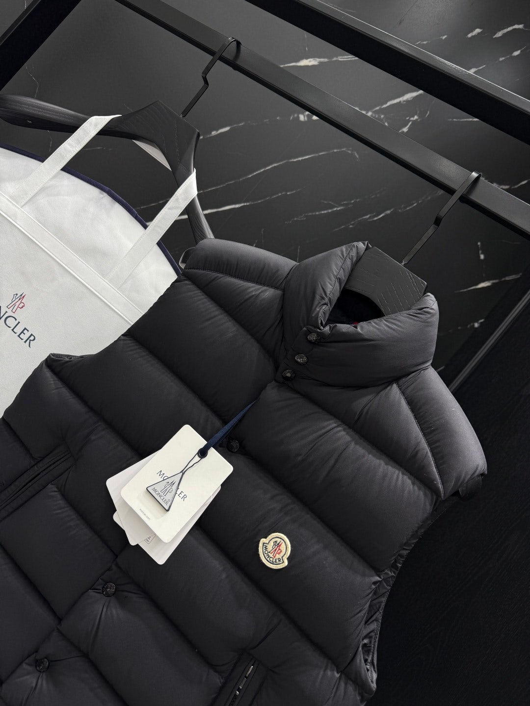 몽클레어 맨즈 티브 조끼패딩