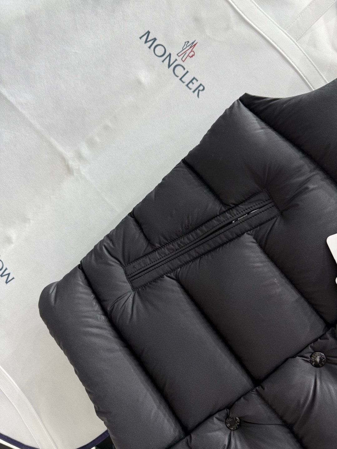 몽클레어 맨즈 티브 조끼패딩