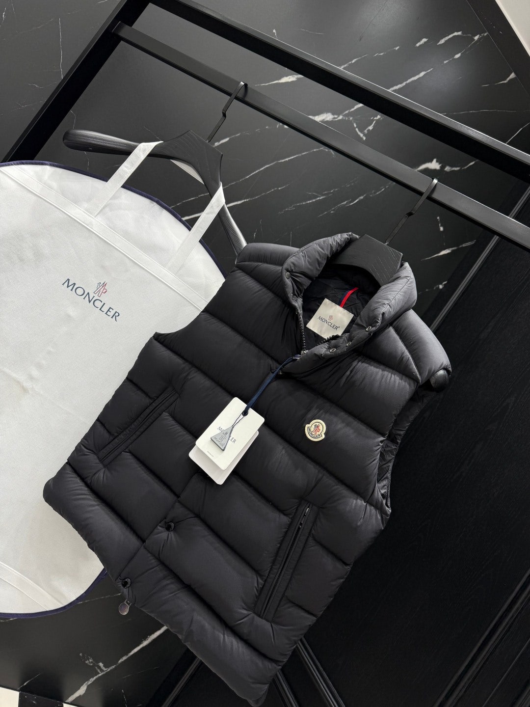 몽클레어 맨즈 티브 조끼패딩