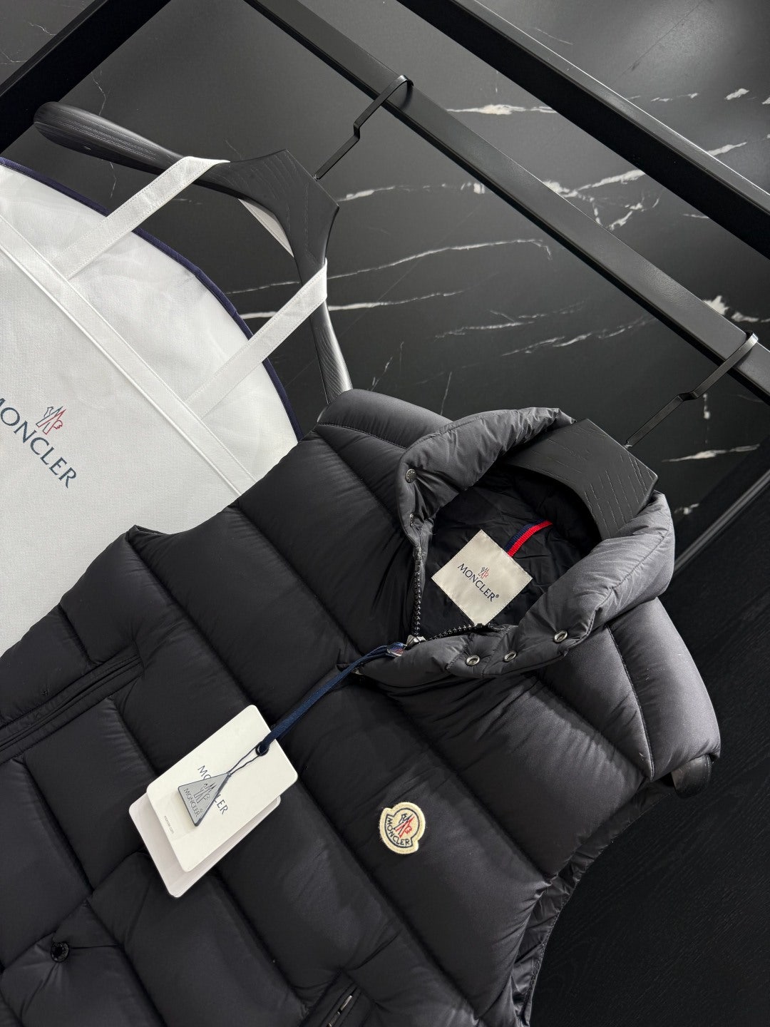 몽클레어 맨즈 티브 조끼패딩