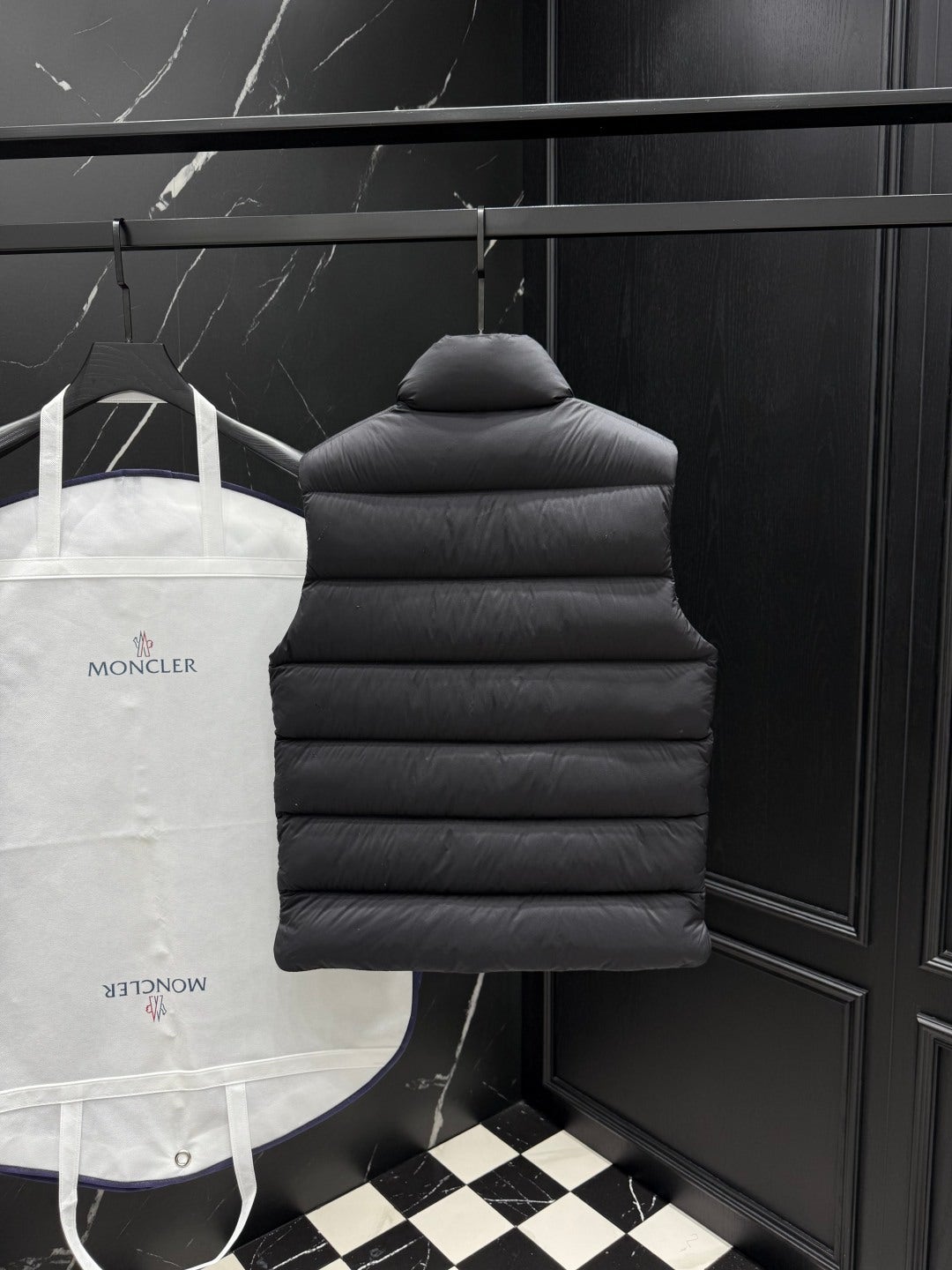 몽클레어 맨즈 티브 조끼패딩