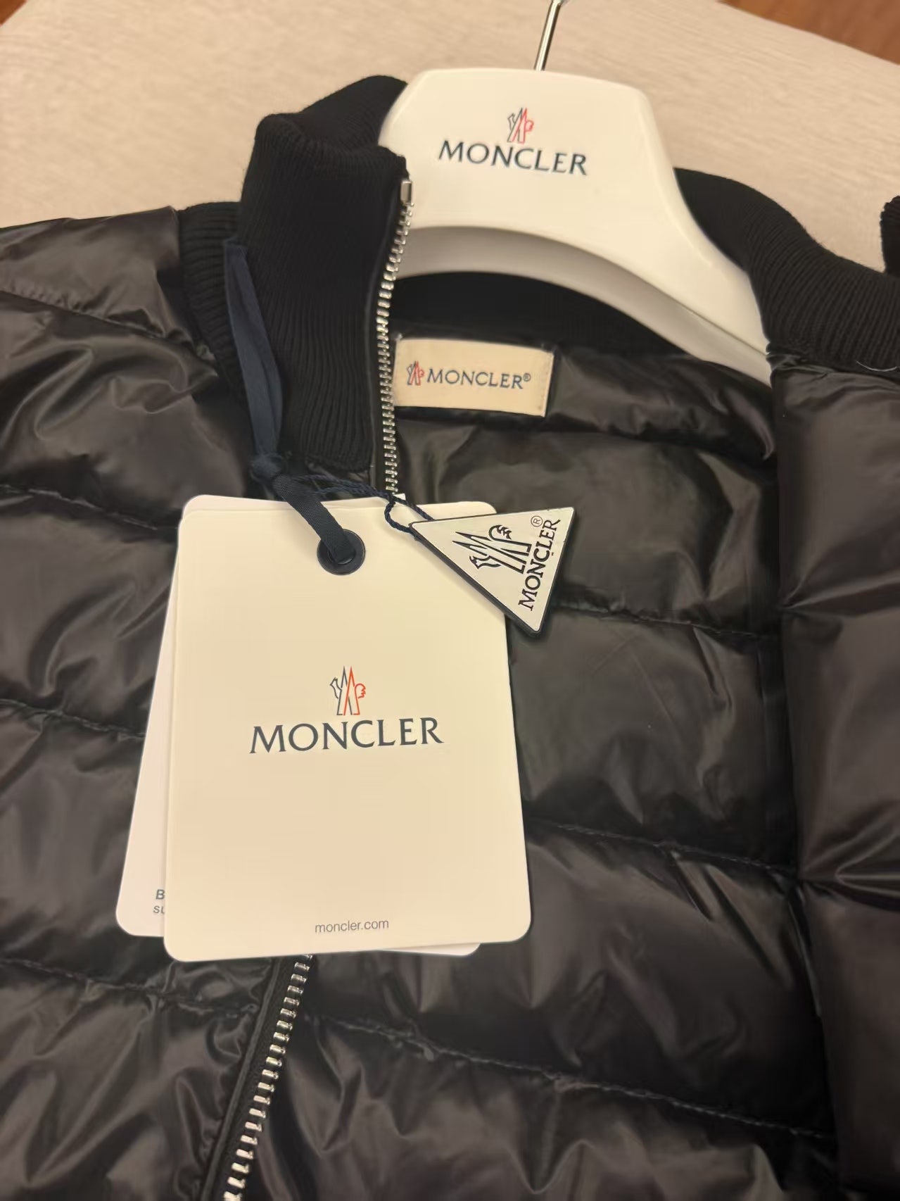 몽클레어 니트패딩