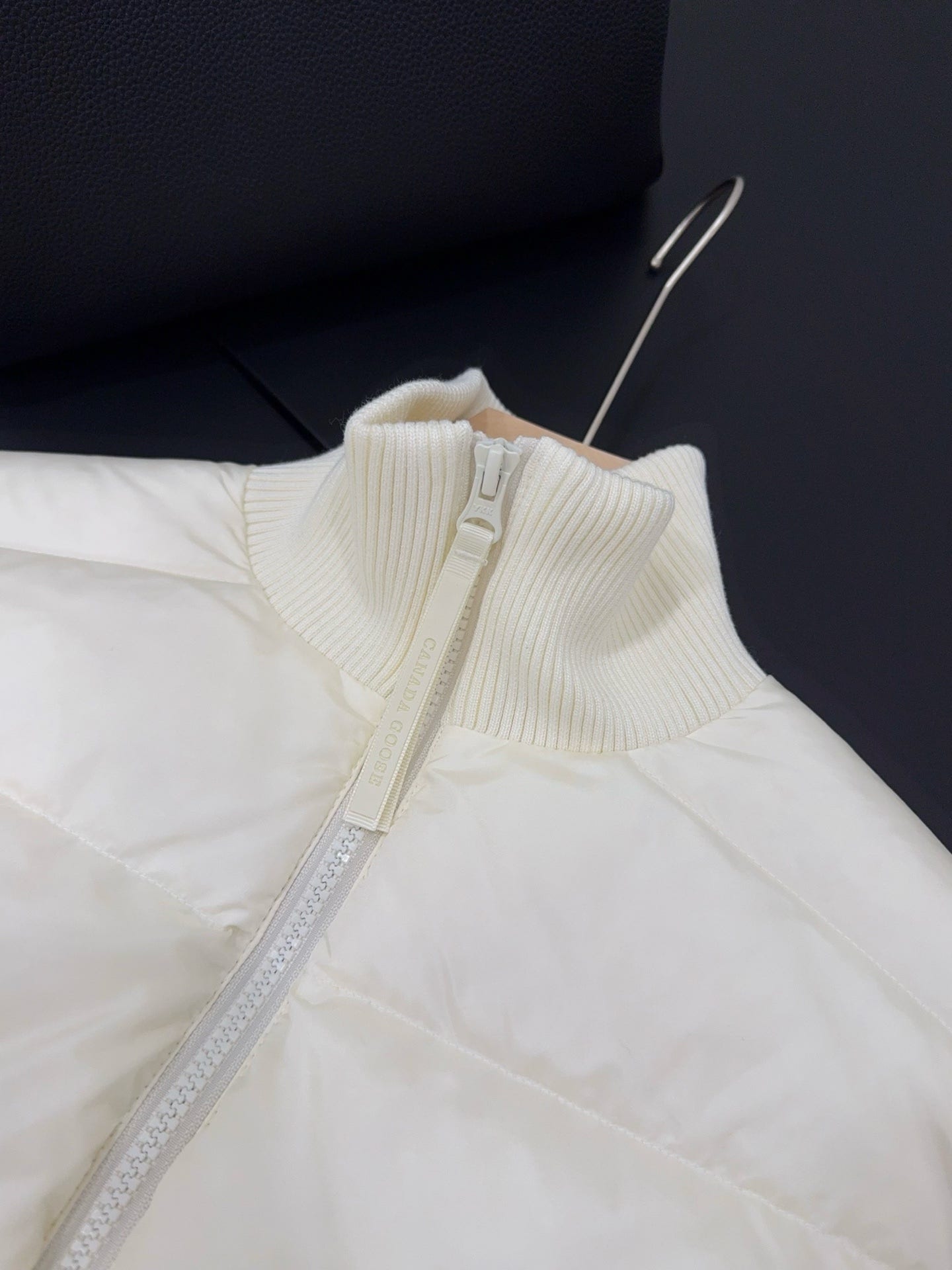 캐나다구스 니트패딩