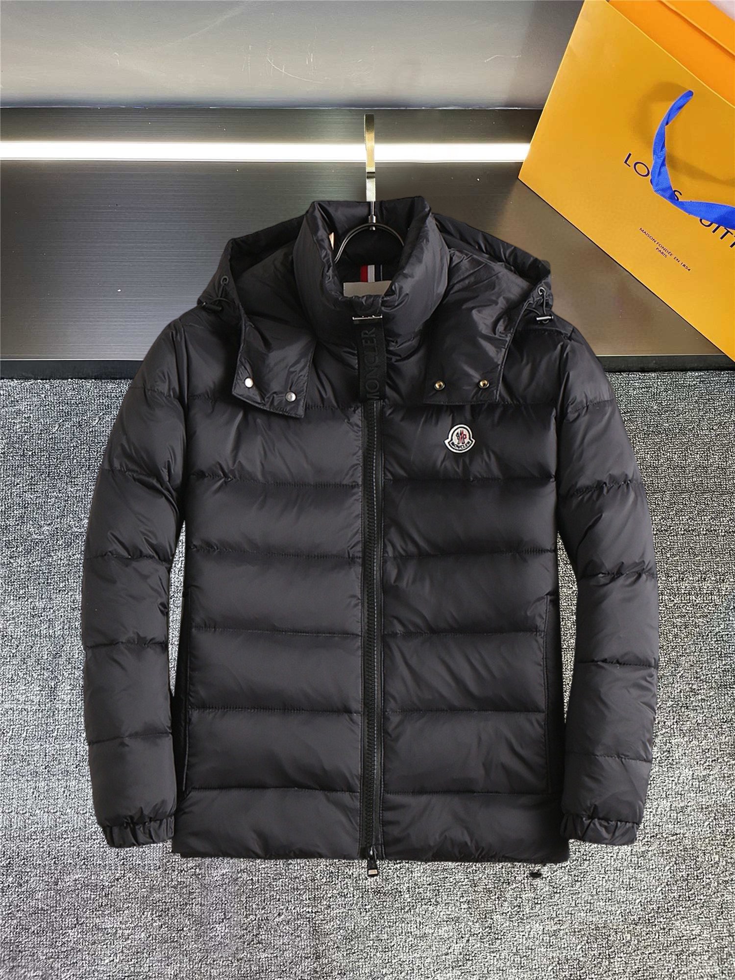 몽클레어 경량패딩